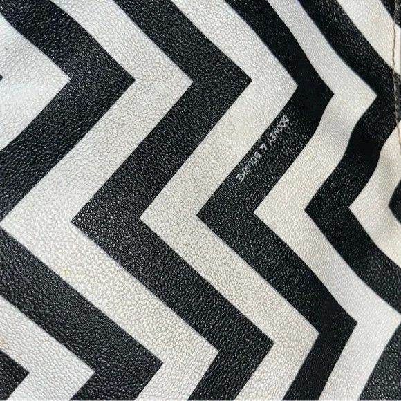 EUC, Dooney & Bourke, Black & White with Camel Chevron Pattern Leather Crossbody - Picture 4 of 14